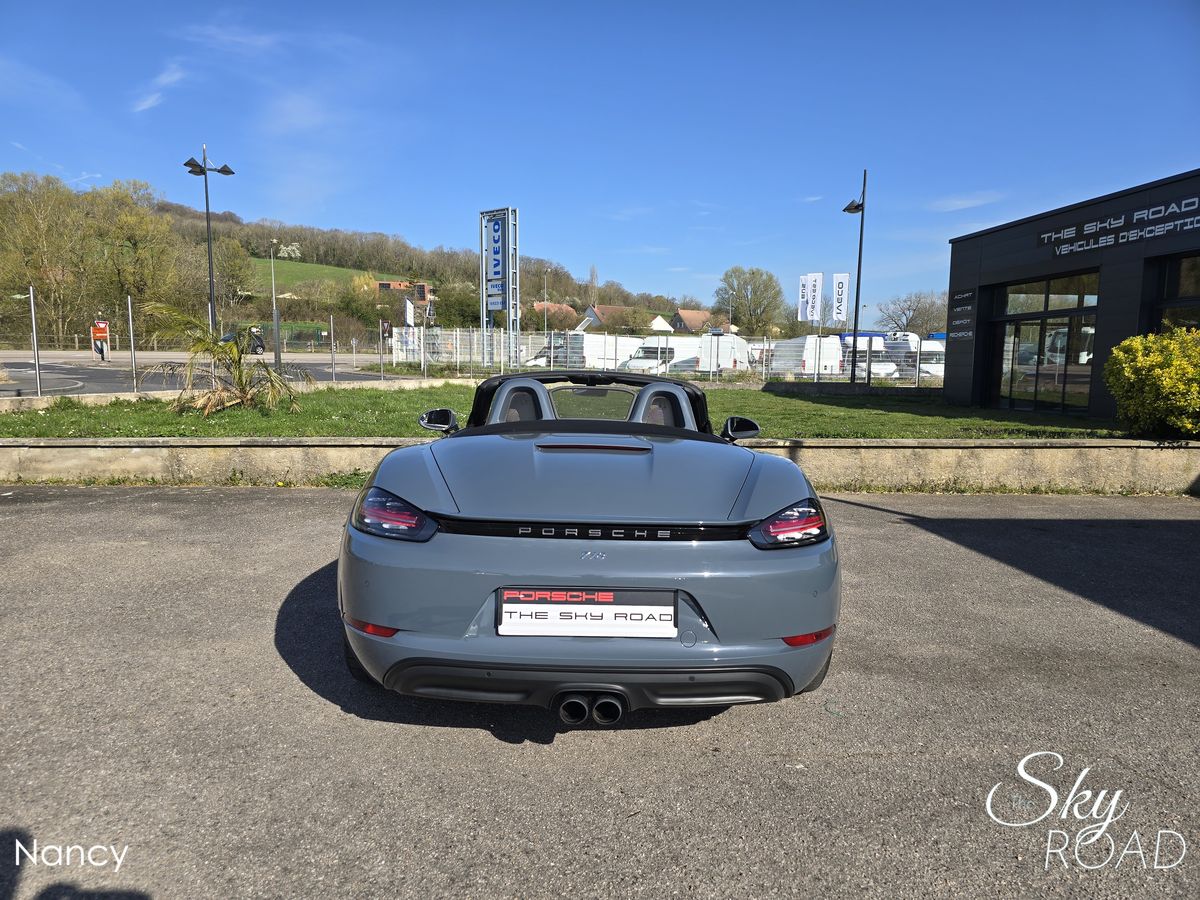 Porsche 718 Boxster 2.5 300cv R18