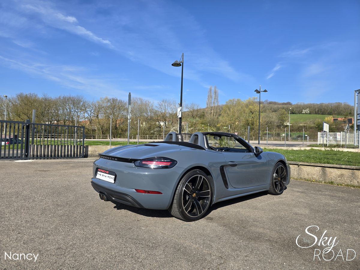 Porsche 718 Boxster 2.5 300cv R18