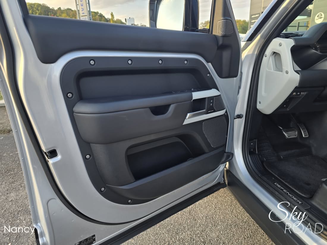 Land Rover Defender D2660L