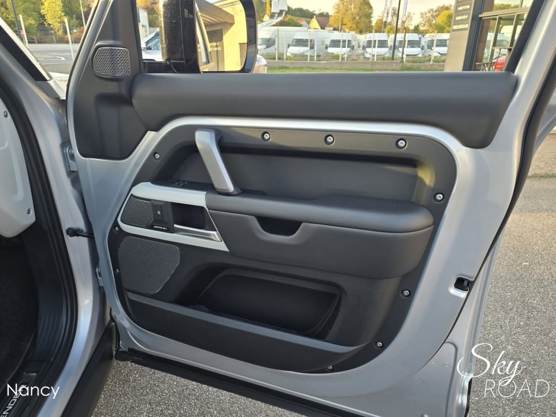 Land Rover Defender D2660L