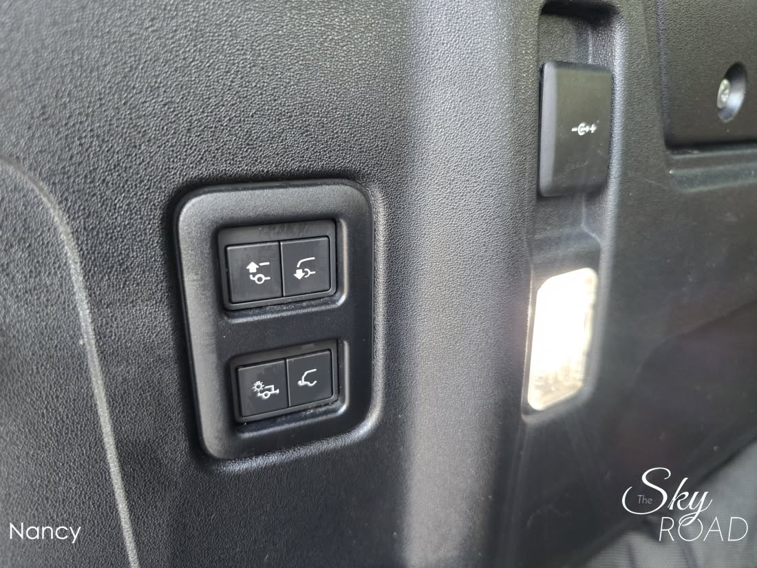 Land Rover Defender D2660L