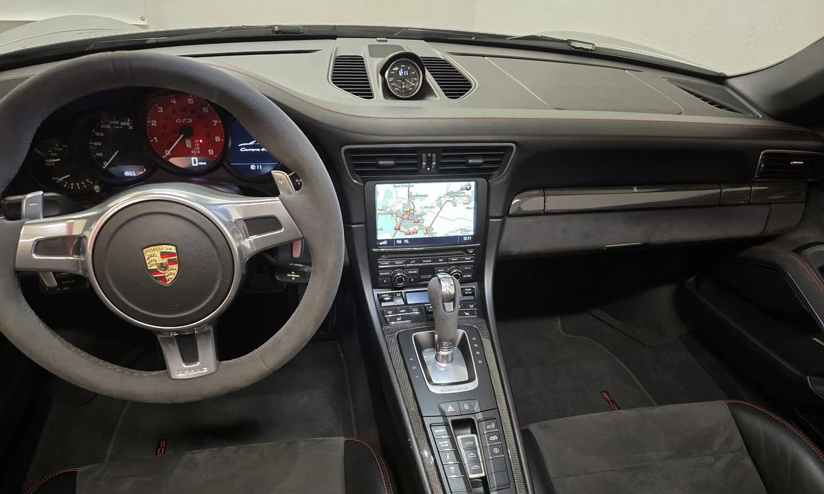 Remplacement fond de compteur Porsche par un fond de couleur